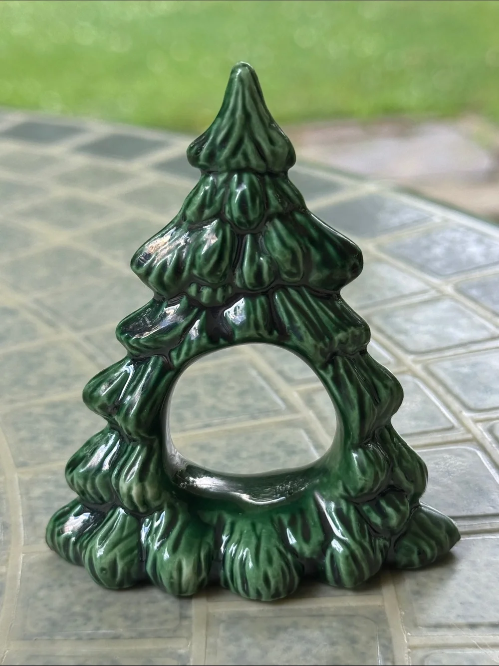 Green Ceramic Christmas Tree Napkin Rings Vintage 3.5” tall set of 2